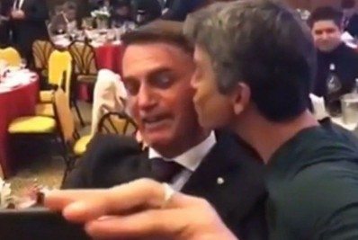Márcio Garcia revela que se arrependeu do beijo que deu em Bolsonaro