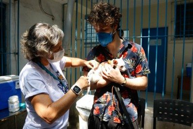Campanha de vacinação antirrábica pretende vacinar 670 mil cães e gatos até 30 de novembro
