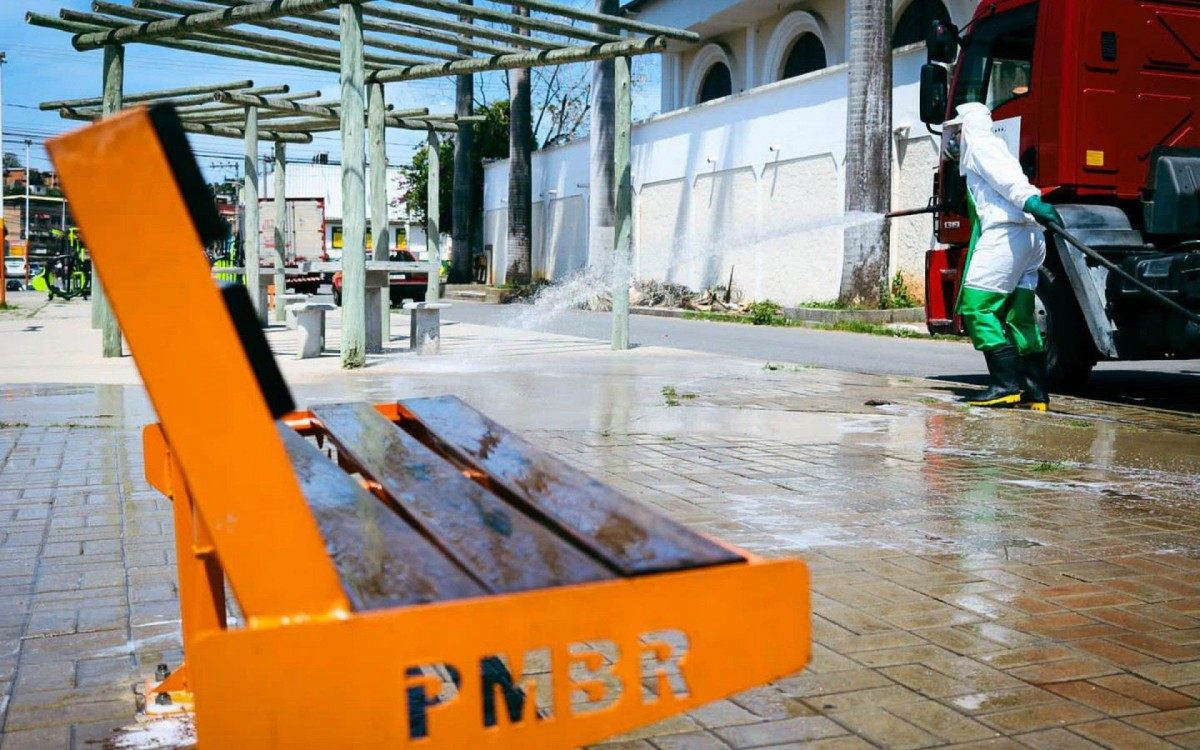 Sanitização da Praça de Santa Amélia