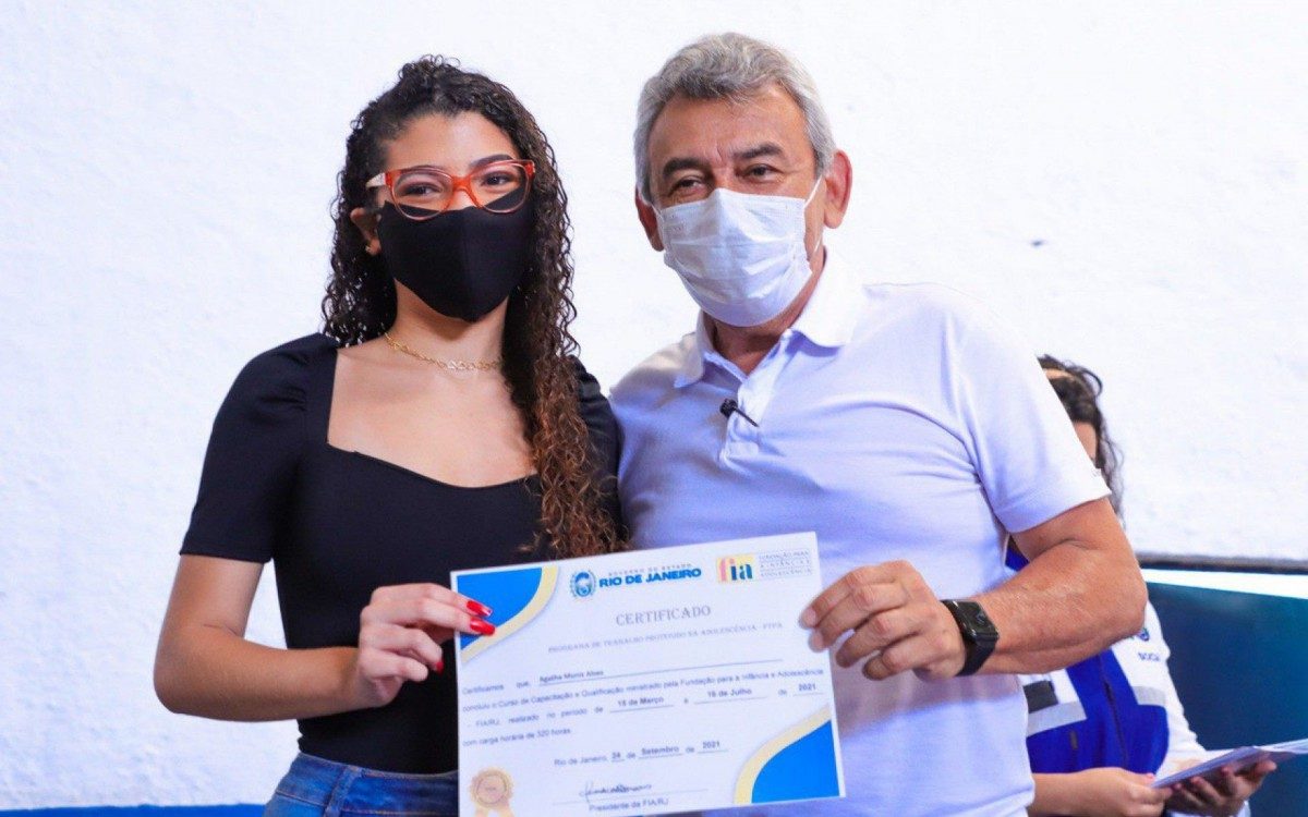 Os alunos conclu&iacute;ram o curso de preparo para a entrada no primeiro emprego