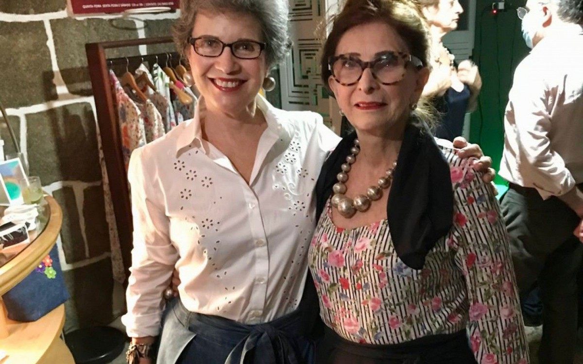 A estilista ítalo-brasileira Anamaria Montezano (direita) recebeu convidados em seu ateliê para apresentação de sua coleção de moda, evento promovido dentro do Serra Serata