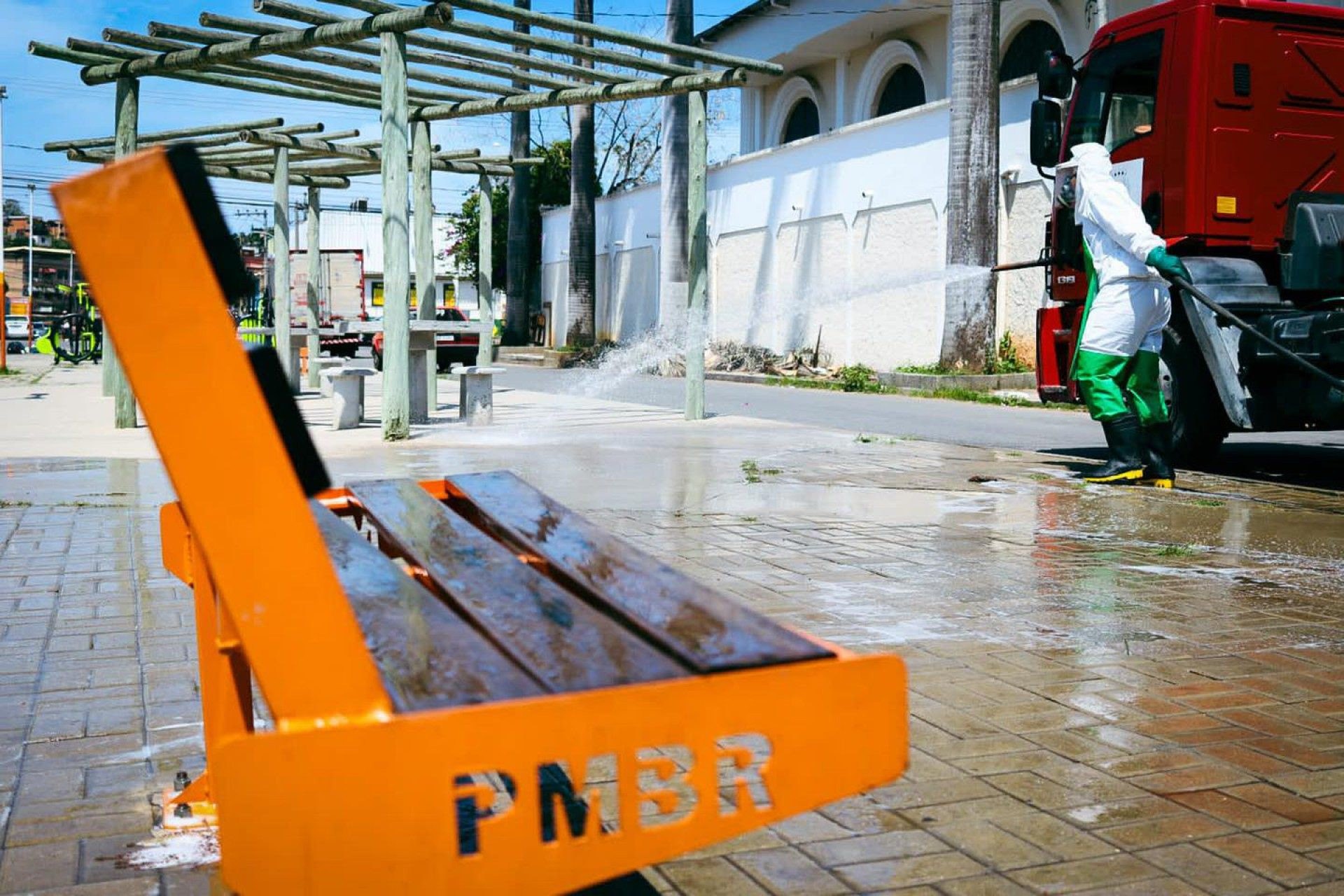 Sanitização da Praça de Santa Amélia - Rafael Barreto / PMBR