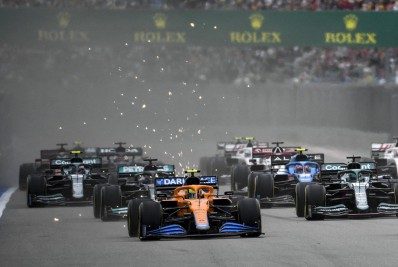 Chuva no fim do GP da Rússia ajuda e Hamilton chega a 100 vitórias na F-1