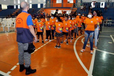 Prefeitura de Magé forma crianças e adolescentes em agentes mirins da Defesa Civil