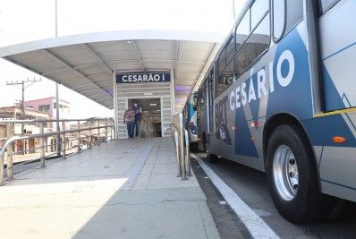 Prefeitura do Rio reabre 12 estações do BRT na Avenida Cesário de Melo