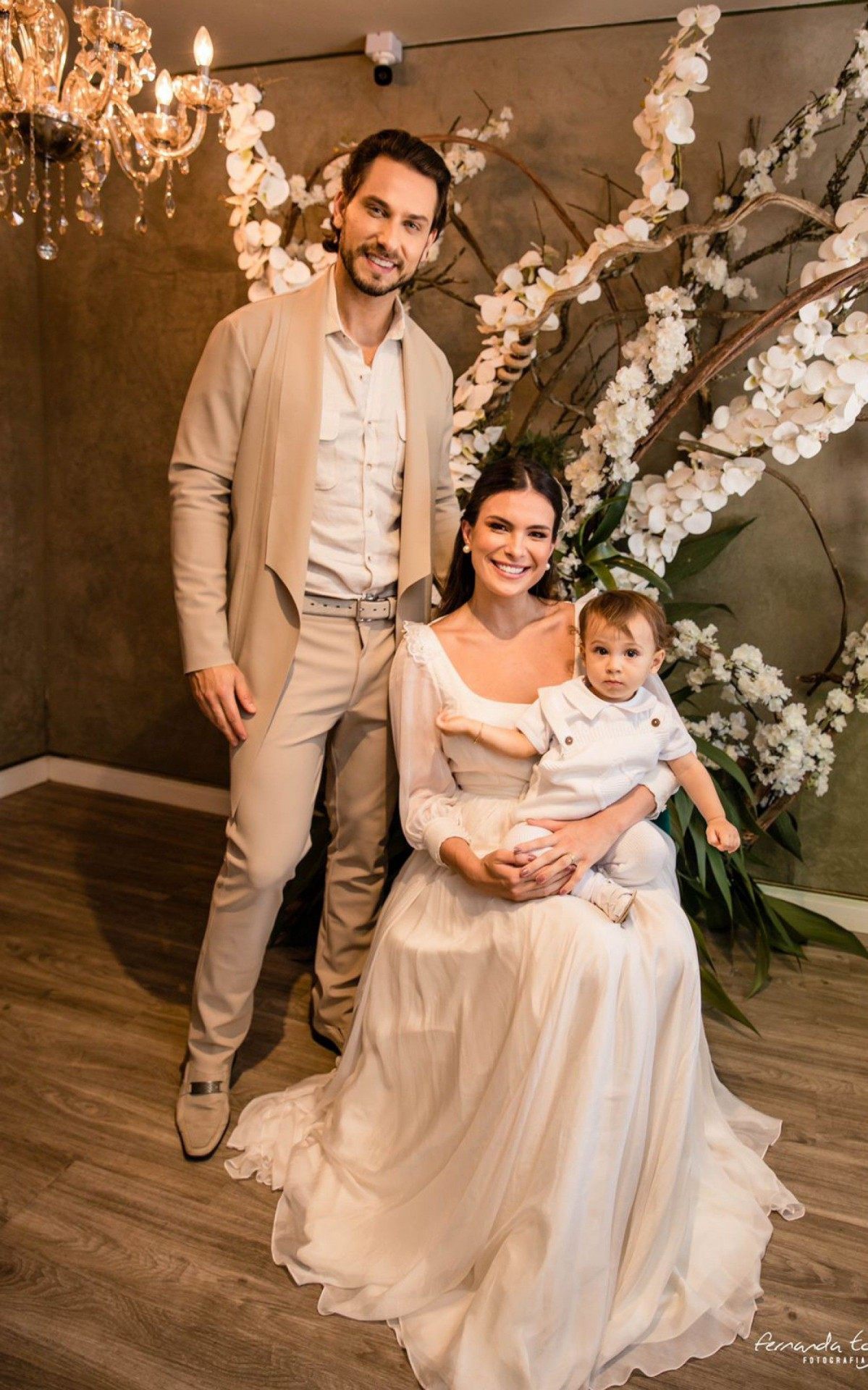 Elieser Ambrosio e Kamilla Salgado batizam o filho, Bento