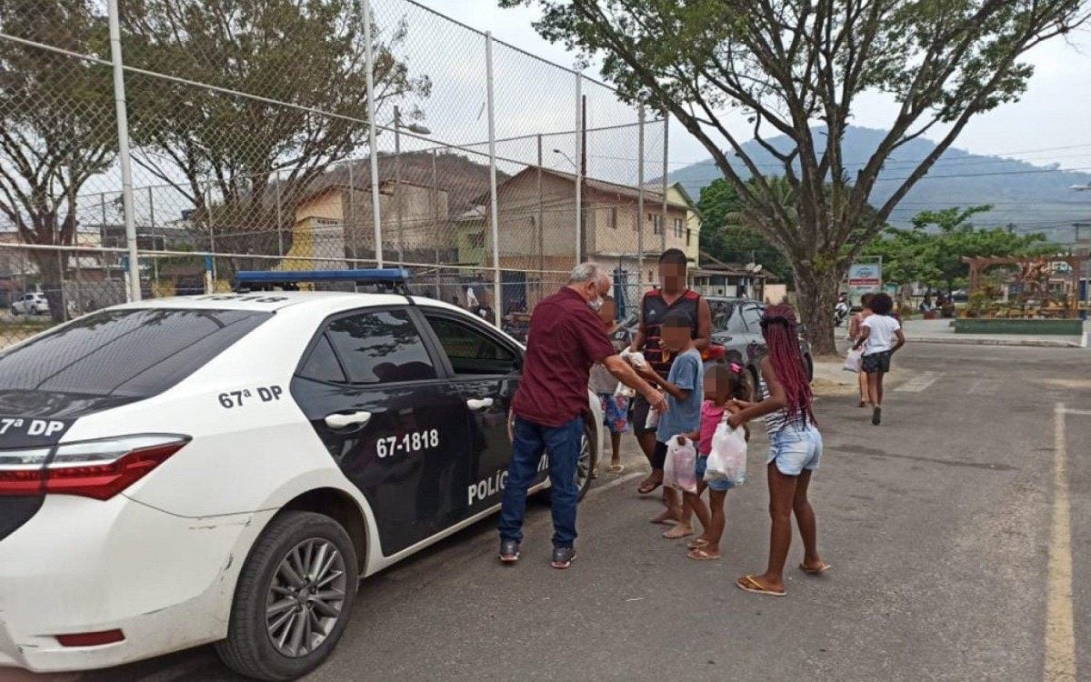 Crianças do bairro Vale do Jequitibá ganham doces pelo São Cosme e São Damião - Izaias França