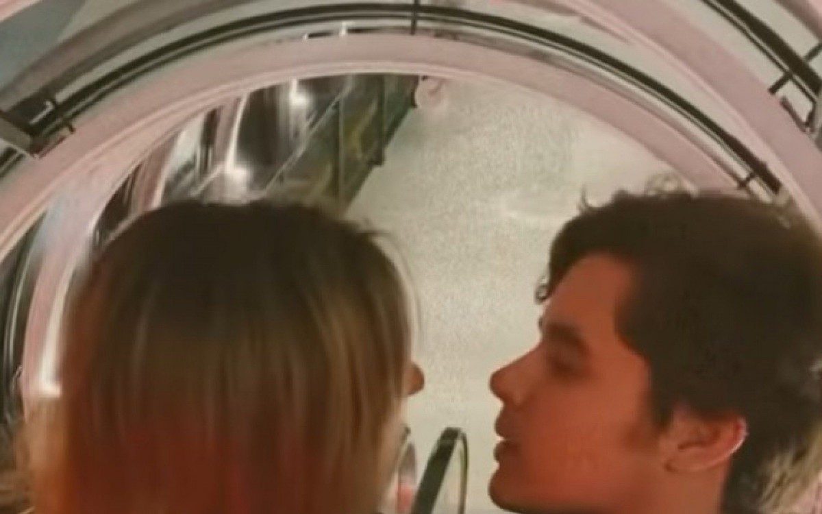 Sasha Meneghel e João Figueiredo em Paris