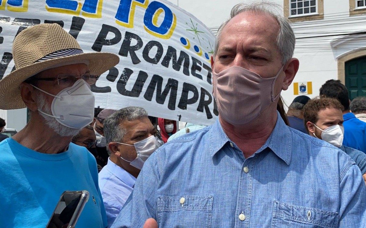 Ciro Gomes arretado, distribui traulitadas 