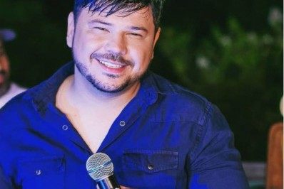Cantor sertanejo é encontrado morto dentro de carro, em Minas