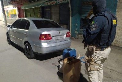 Homem é preso transportando 100 litros de combustível na Baixada