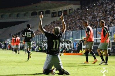 Torcida do Vasco esgota os ingressos de arquibancada para o duelo contra o Coritiba