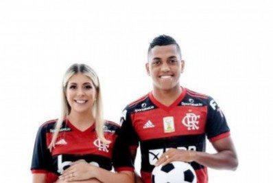 Esposa relata ofensas racistas recebidas por ex-jogador do Flamengo nas redes sociais