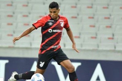 Fortaleza anuncia a contratação de ex-Flamengo