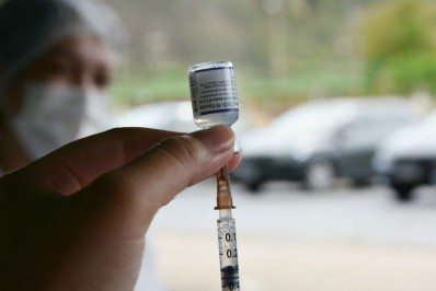 Covid-19: Volta Redonda aplica 3ª dose para profissionais de saúde e pessoas a partir de 60 anos