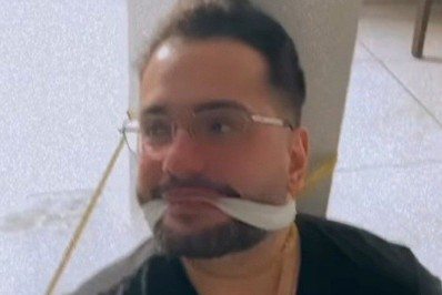 Simony amarra noivo em pilastra e põe de castigo