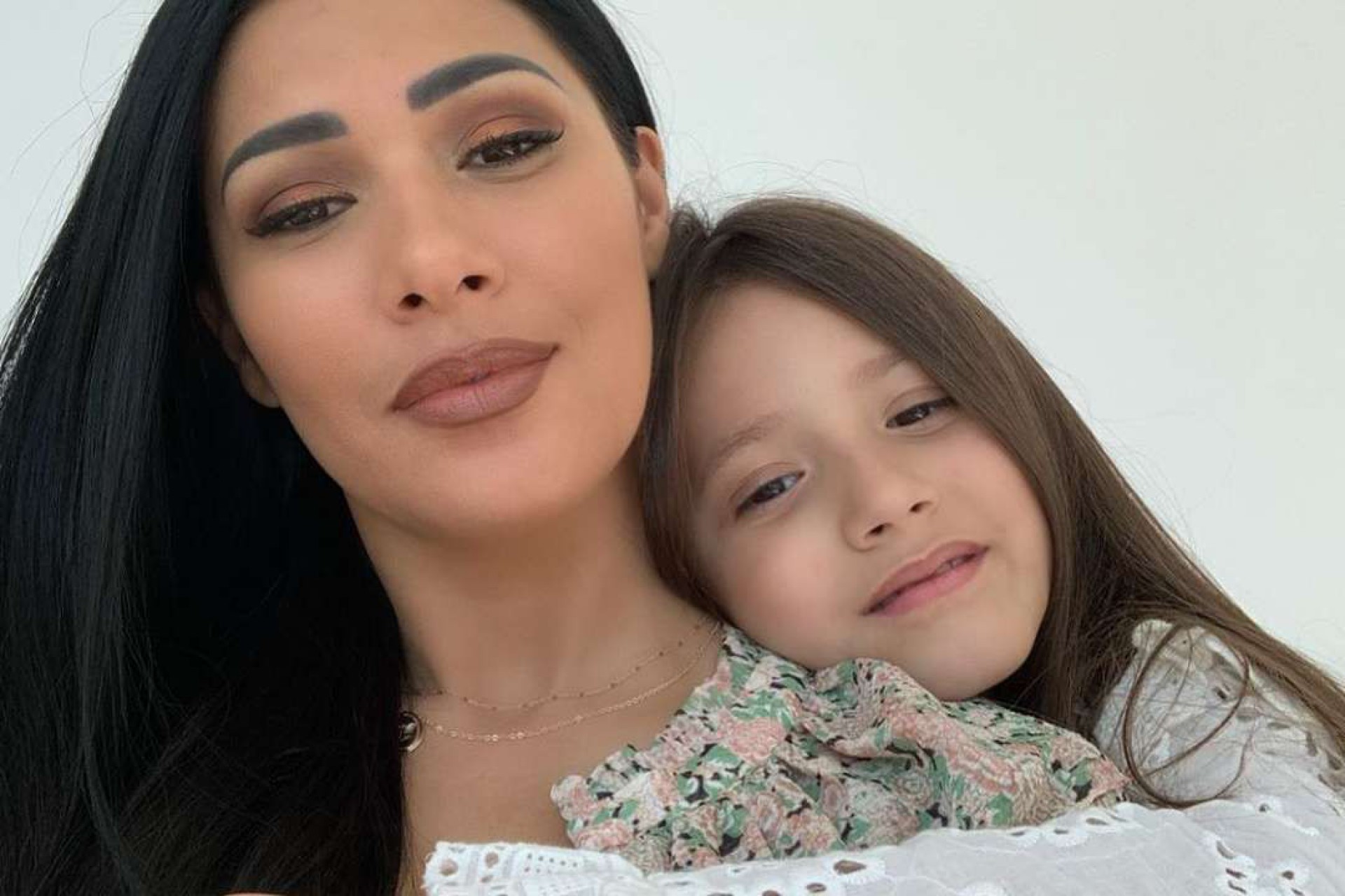 Simaria responde perguntas dos fãs ao lado da filha  - Reprodução