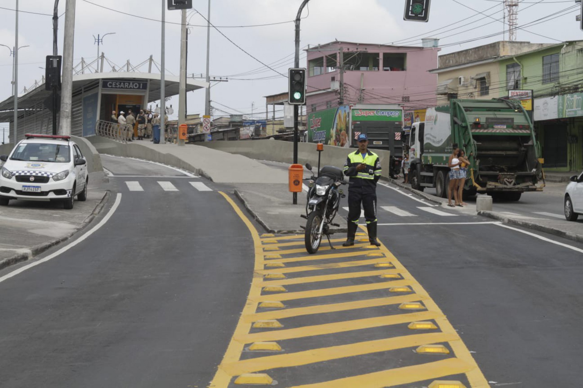 Primeiro dia útil de reabertura das 12 estações do BRT Transoeste - Marcos Porto / Agência O Dia