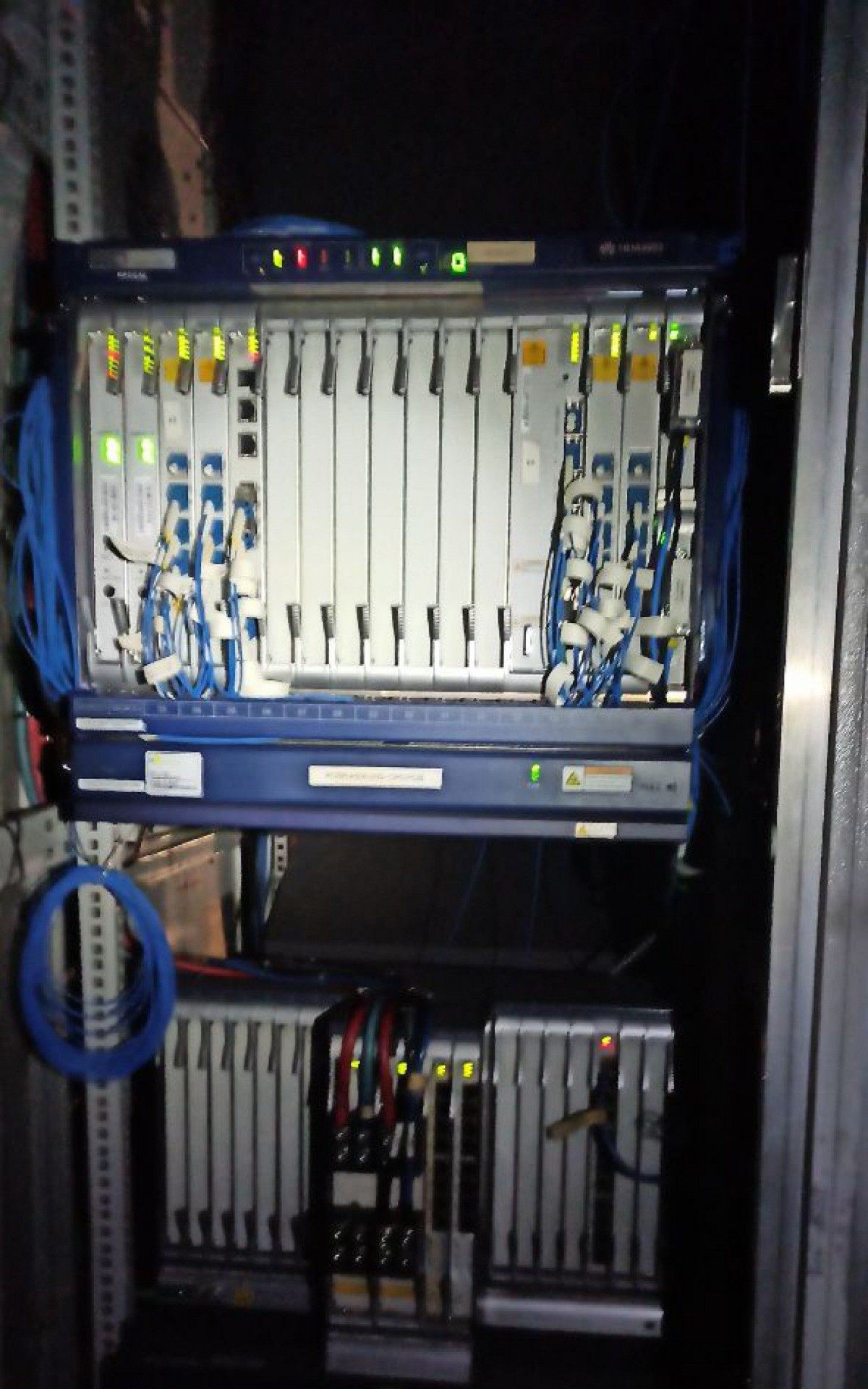 Foram apreendidas 16 baterias, de uma torre de sinal de telefonia, avaliadas em mais de 50 mil reais. 
