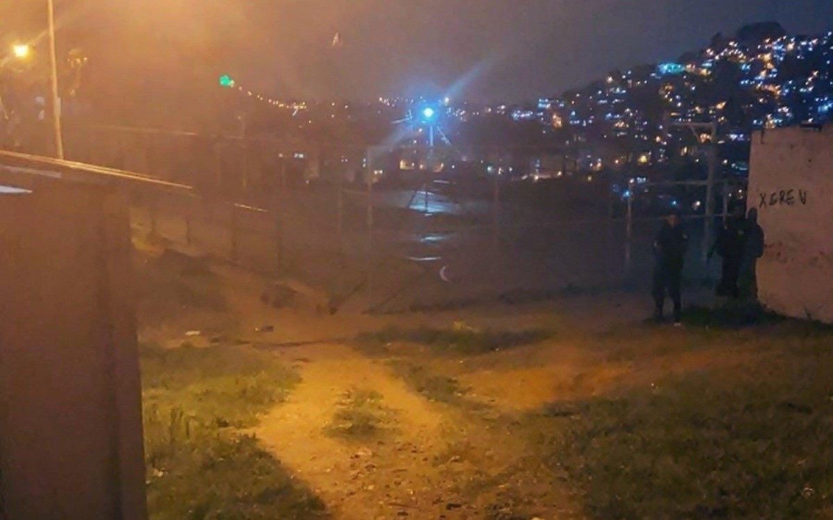 PMs ocupam comunidades no bairro Brás de Pina, na Zona Norte do Rio