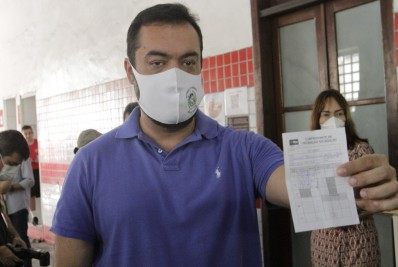 Cláudio Castro pode flexibilizar o uso de máscaras contra a covid-19 no Rio