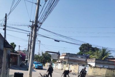 PM retira 50 barricadas instaladas por traficantes em comunidade de São Gonçalo