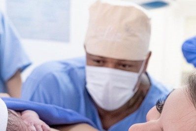 Lorena Improta é alvo de críticas por conta da divulgação do parto 