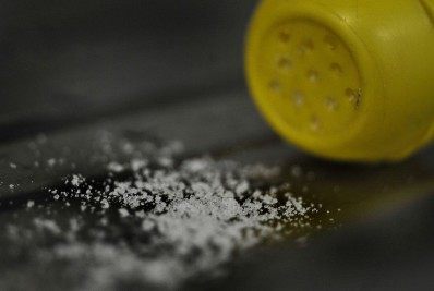 Redução de sódio nos alimentos pode prevenir 2,6 mil mortes em 20 anos, diz pesquisa