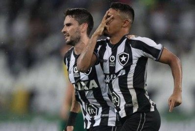 Ex-atacante do Botafogo se declara ao clube e revela desejo de retorno: 'Espero que aconteça em alto nível'