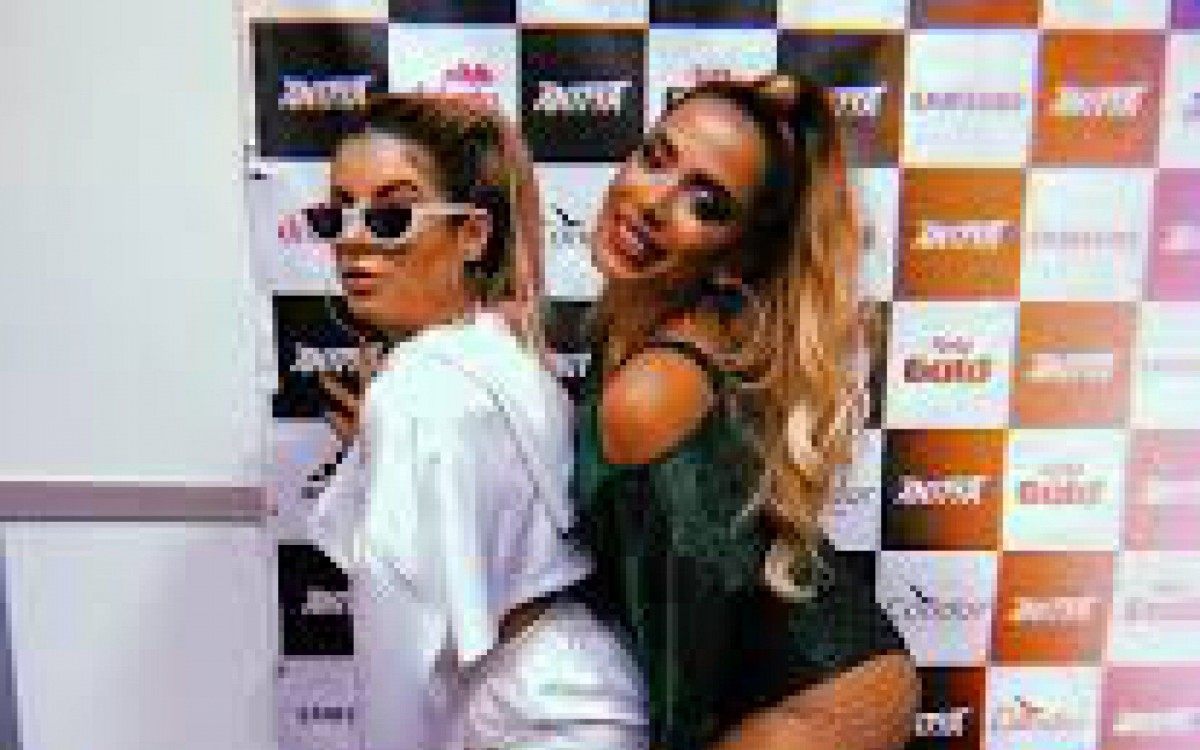 Gkay est&aacute; hospedada na casa de Anitta nos EUA