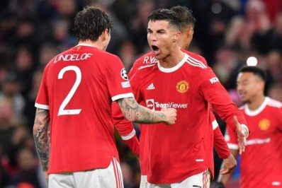 Surto de covid-19 faz Premier League adiar jogo do Manchester United pelo Inglês