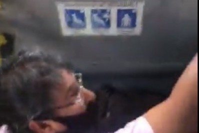 Mulher denuncia ter sido vítima de assédio dentro de ônibus