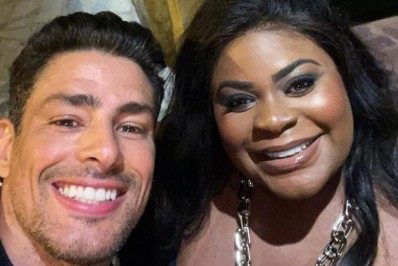 Na França, Jojo Todynho posa coladinha com Cauã Reymond: 'Meu príncipe'