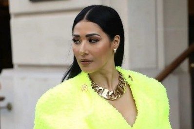 Na França, Simaria posa com look grifado e fãs elogiam: 'Deusa'