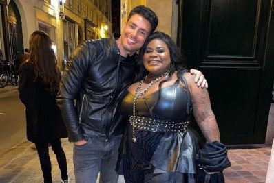 'Zerei a vida. Olhem quem é meu par para o jantar', anuncia Jojo Todynho ao lado de Cauã Reymond