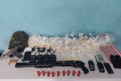 PM apreende cocaína, armas e munições no bairro Vila Brasília em Volta Redonda