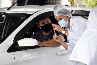 Saúde realiza drive-thru de vacinação nesta sexta-feira