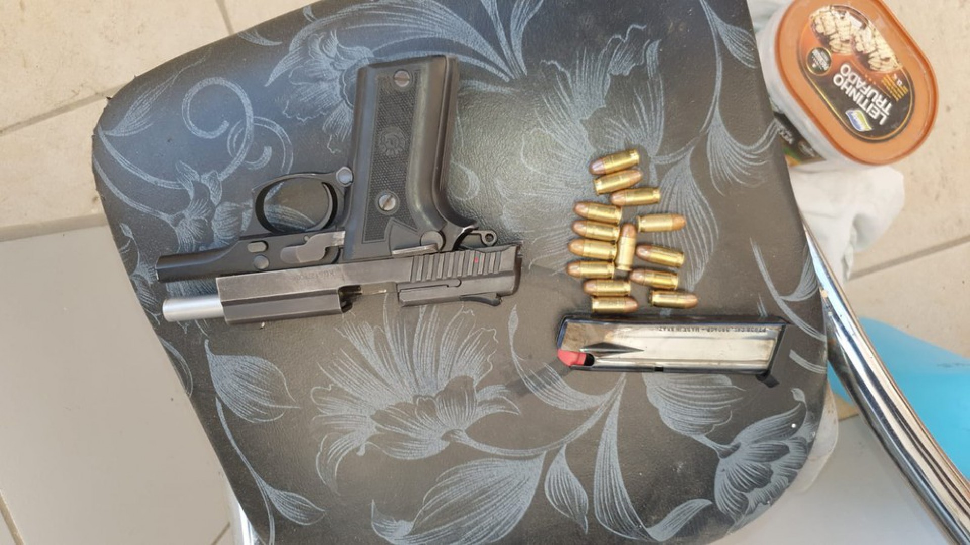 Arma usada pelo adolescente no assassinato do pai foi apreendida pela Polícia Civil - Divulgação