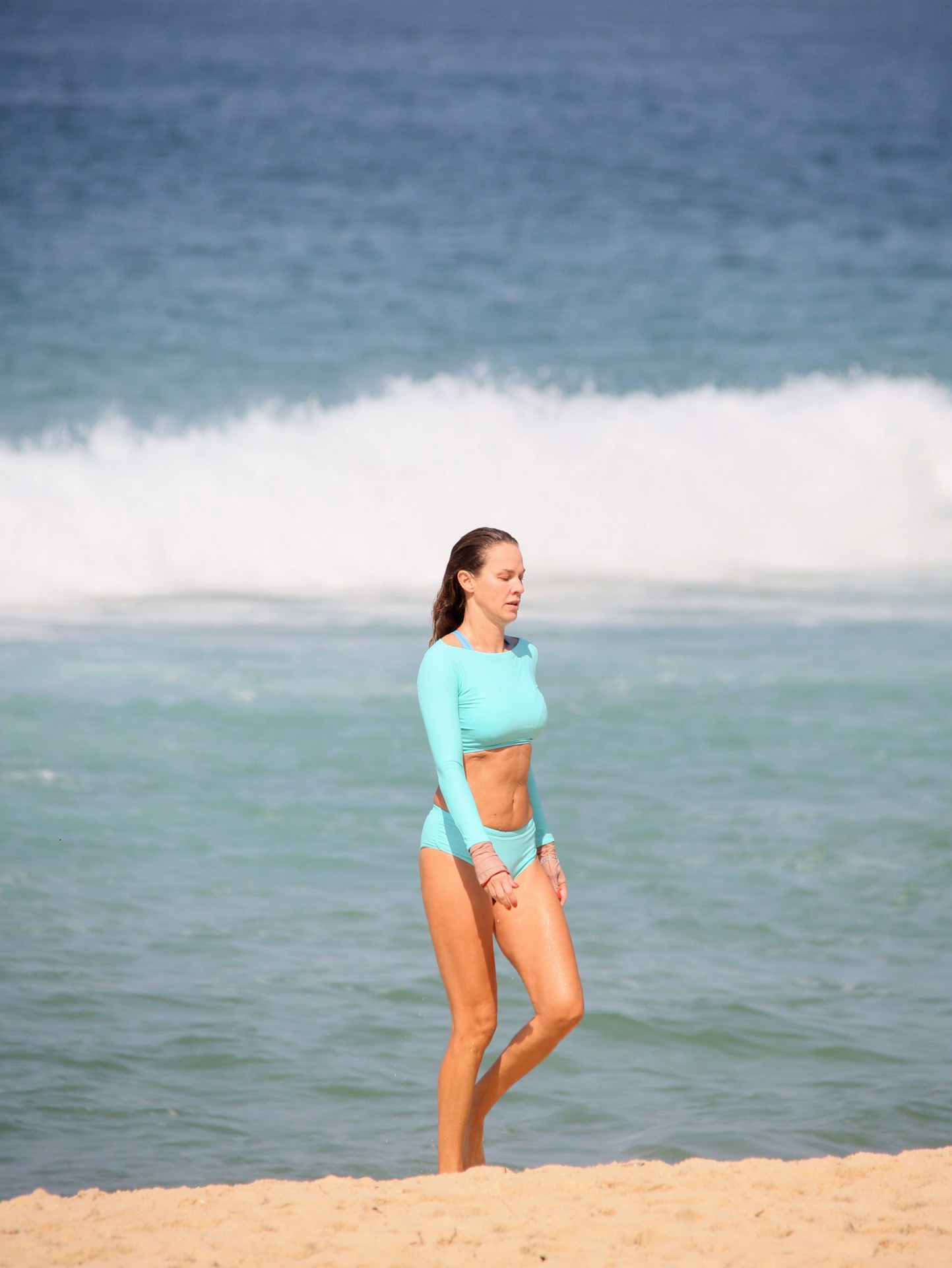 Letícia Birkheuer rouba a cena em praia da Zona Sul do Rio - Agnews