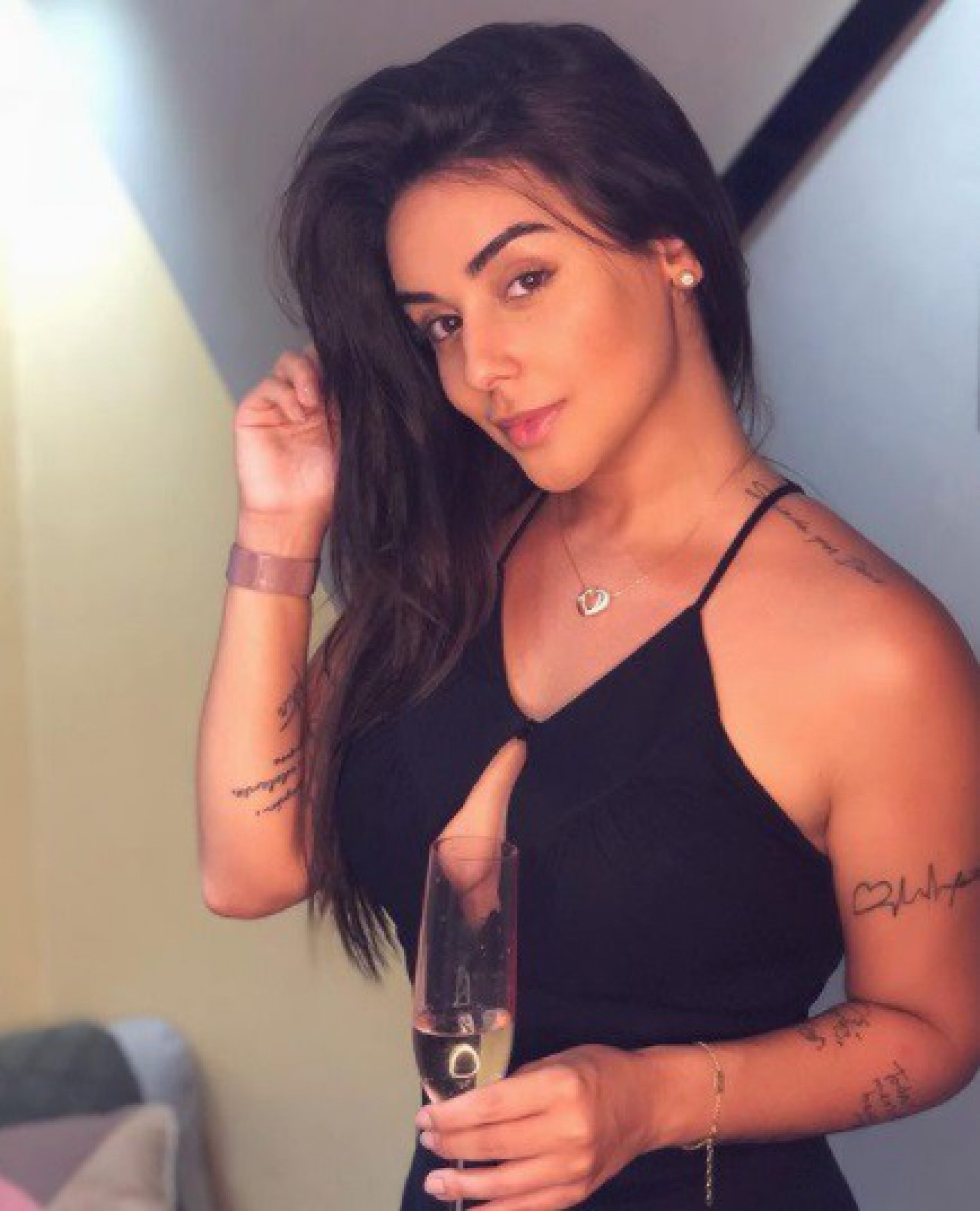 Caroline Sitonio &eacute; casada com Vina