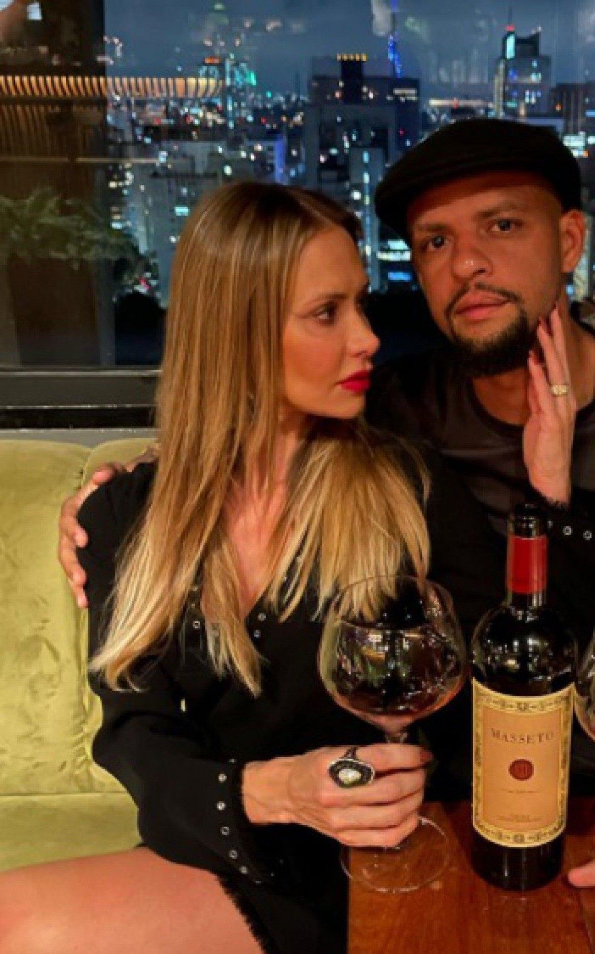 Felipe Melo e sua esposa Roberta