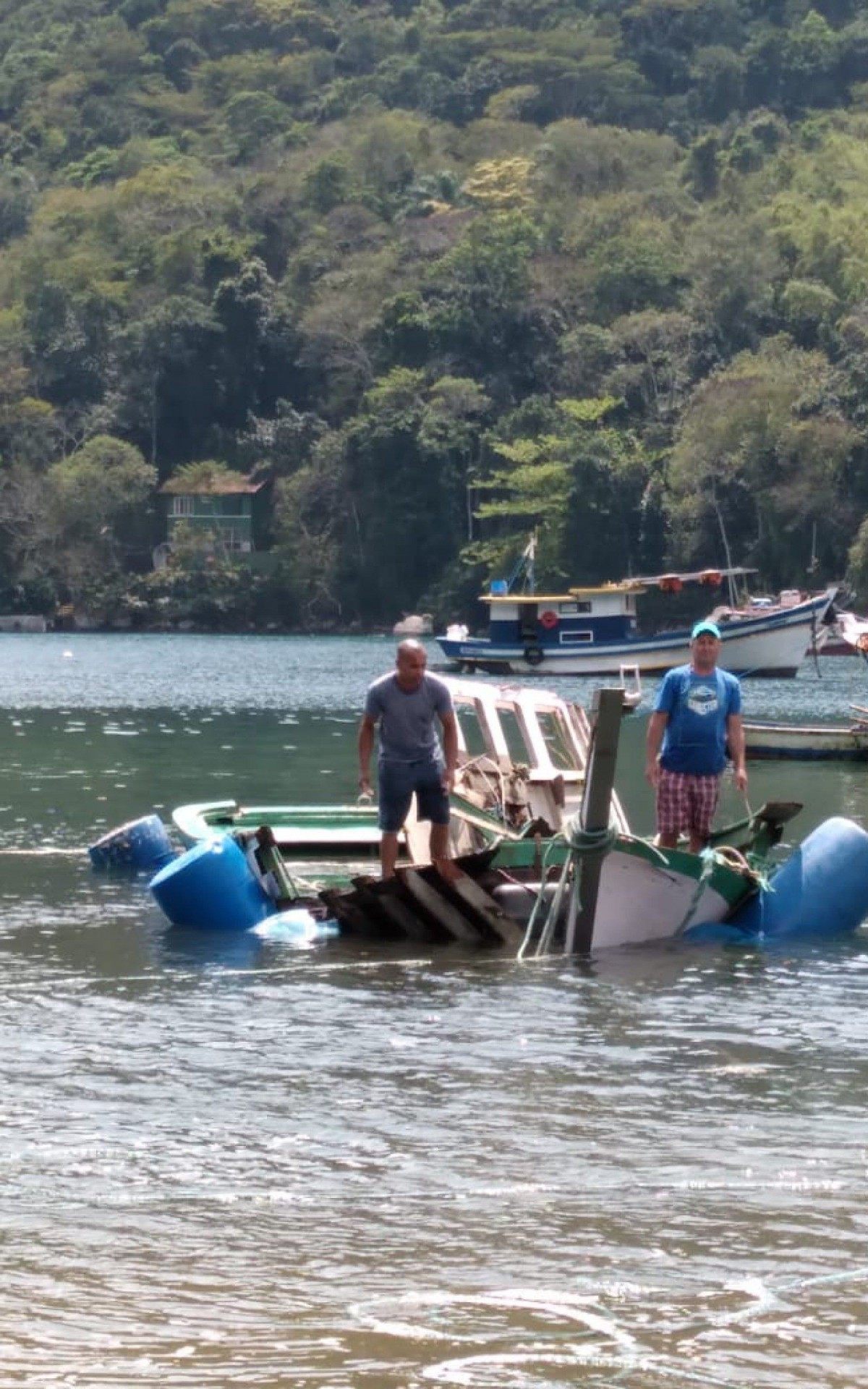Embarca&ccedil;&atilde;o ser&aacute; resgatada e periciada nesta quinta-feira