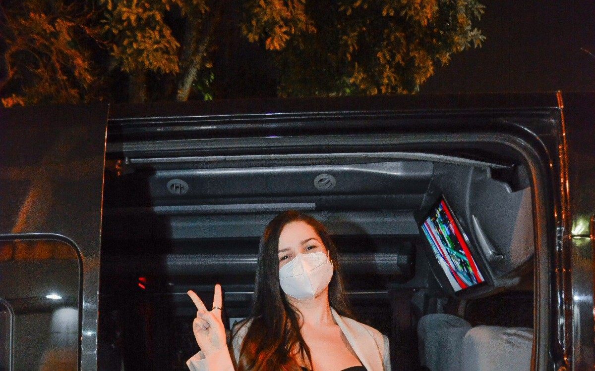 Juliette &eacute; cercada por f&atilde;s ao desembarcar no Aeroporto Santos Dumont, no Rio, na noite desta quarta-feira