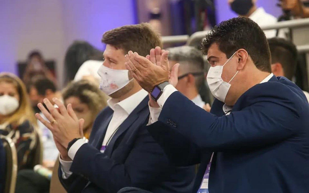 Prefeito de Macaé, Welberth Rezende e o secretário Estadual de Turismo, Gustavo Tutuca na abertura do Fórum de Turismo.