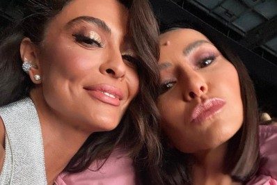 Juliana Paes e Sabrina Sato se encontram em Paris