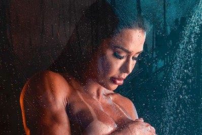 Gracyanne Barbosa arranca suspiros dos internautas ao publicar foto nua