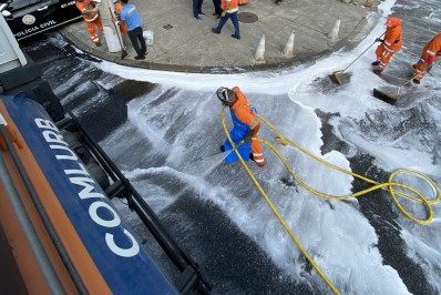 Comlurb realiza segunda edição de mutirão de limpeza na Penha 