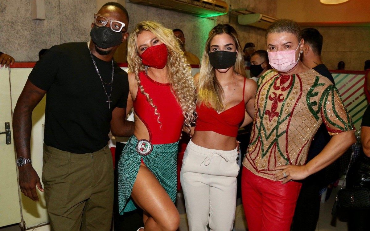 Paolla Oliveira e mais famosos na escolha de samba-enredo da Acad&ecirc;micos do Grande Rio, na quadra da agremia&ccedil;&atilde;o, na noite desta quinta-feira