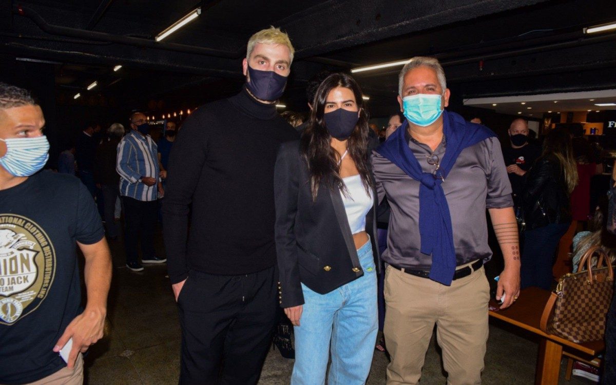 Ant&Atilde;Žnia Morais com o pai e o namorado