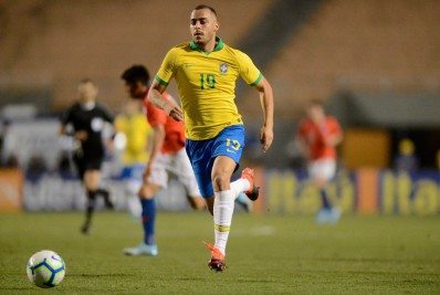 Benfica acerta a contratação de centroavante brasileiro